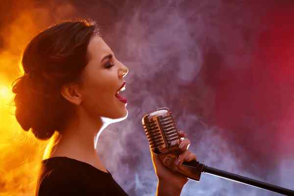 Spiritual Meaning of Singing in a Dream